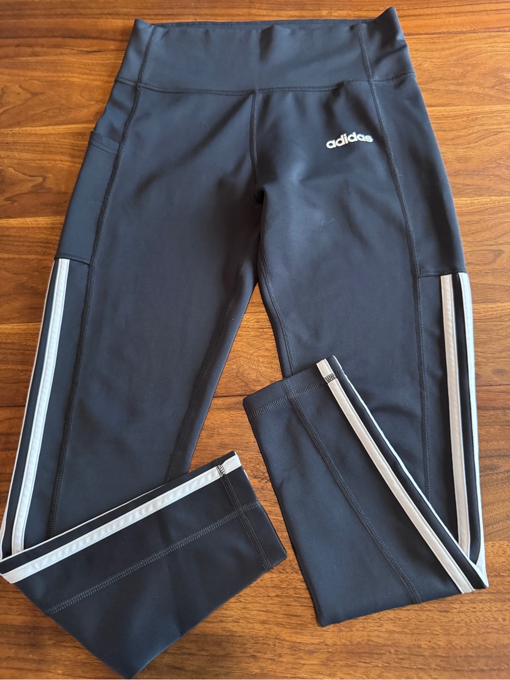 Adidas Climalite Leggings in GUC Black with white signature stripes pocket Sz M